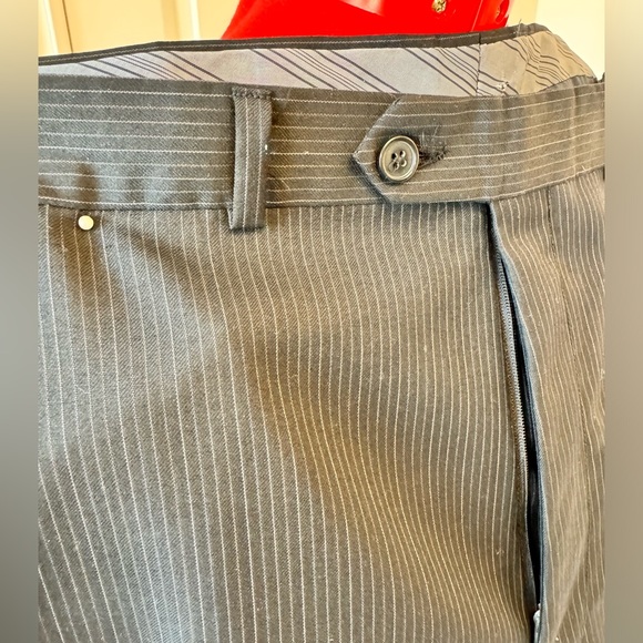 Calvin Klein mens suit like new. Charcoal grey with pinstripes. Wool - Picture 16 of 16